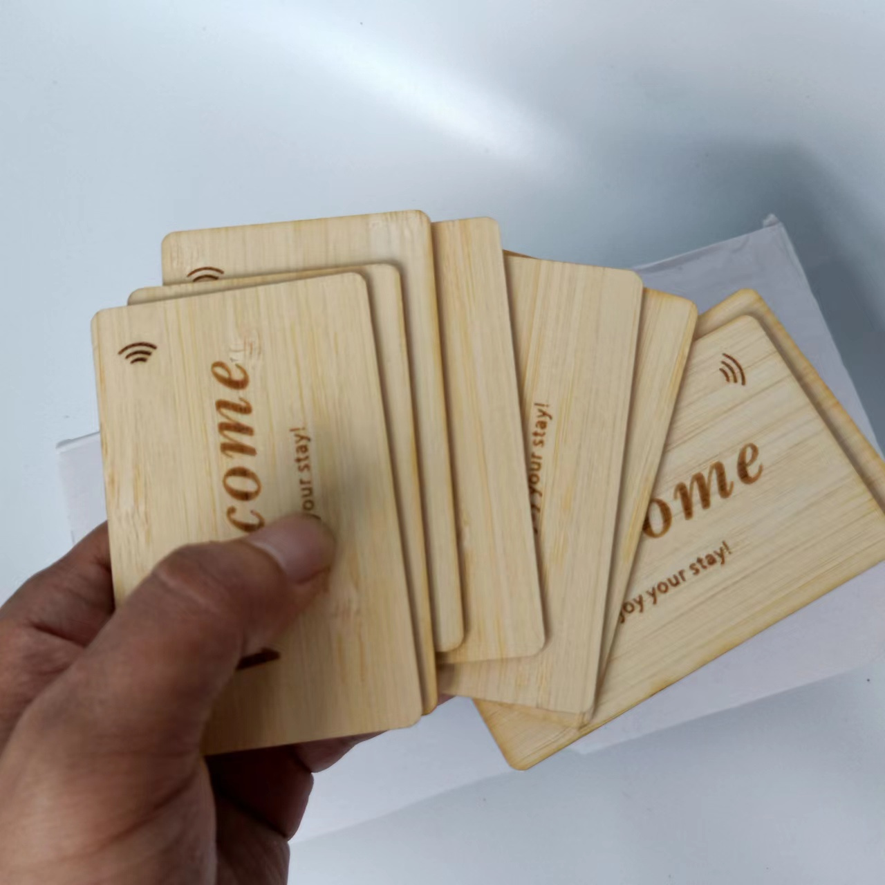 Welcome to hotels and motels rfid key card 1k chips made of wood and bamboo and other special chips are customized