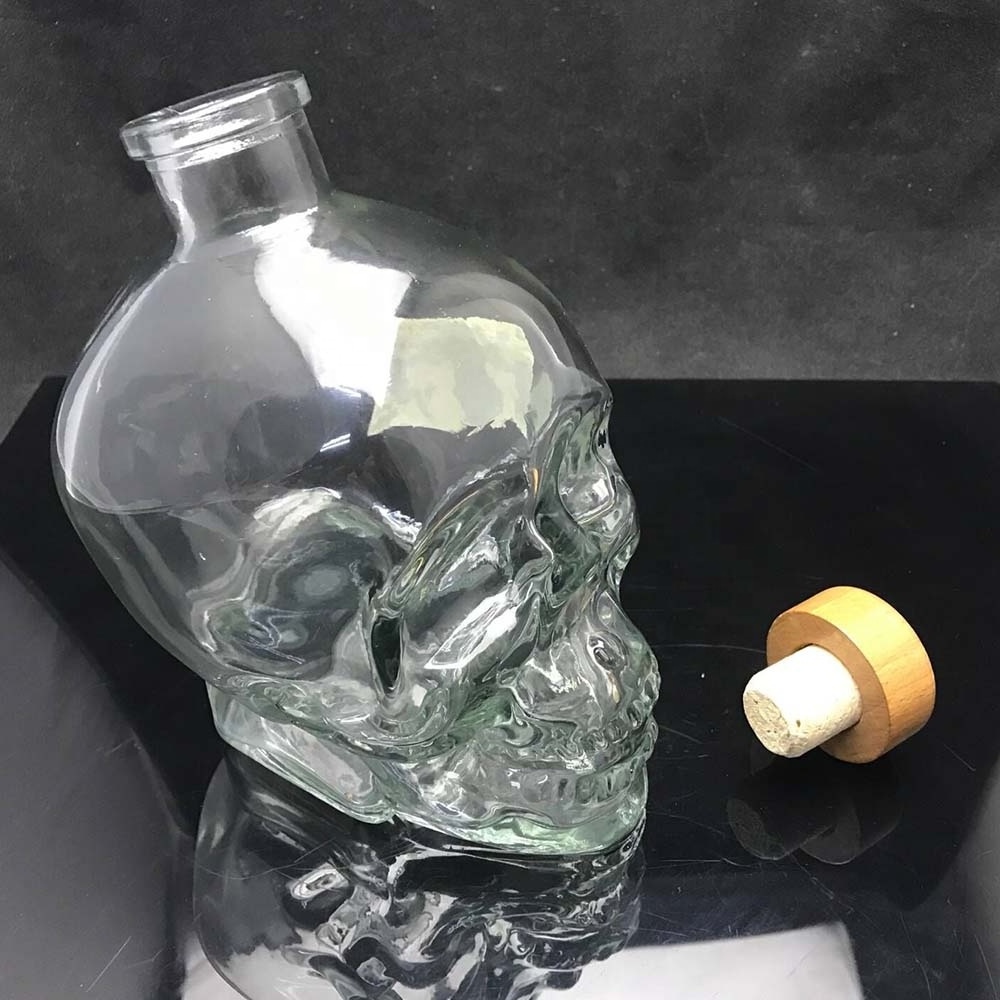 Factory custom design  750ml skull  glass bottle unique shape 750ml brandy vodka  liquor glass bottle with wooden cork