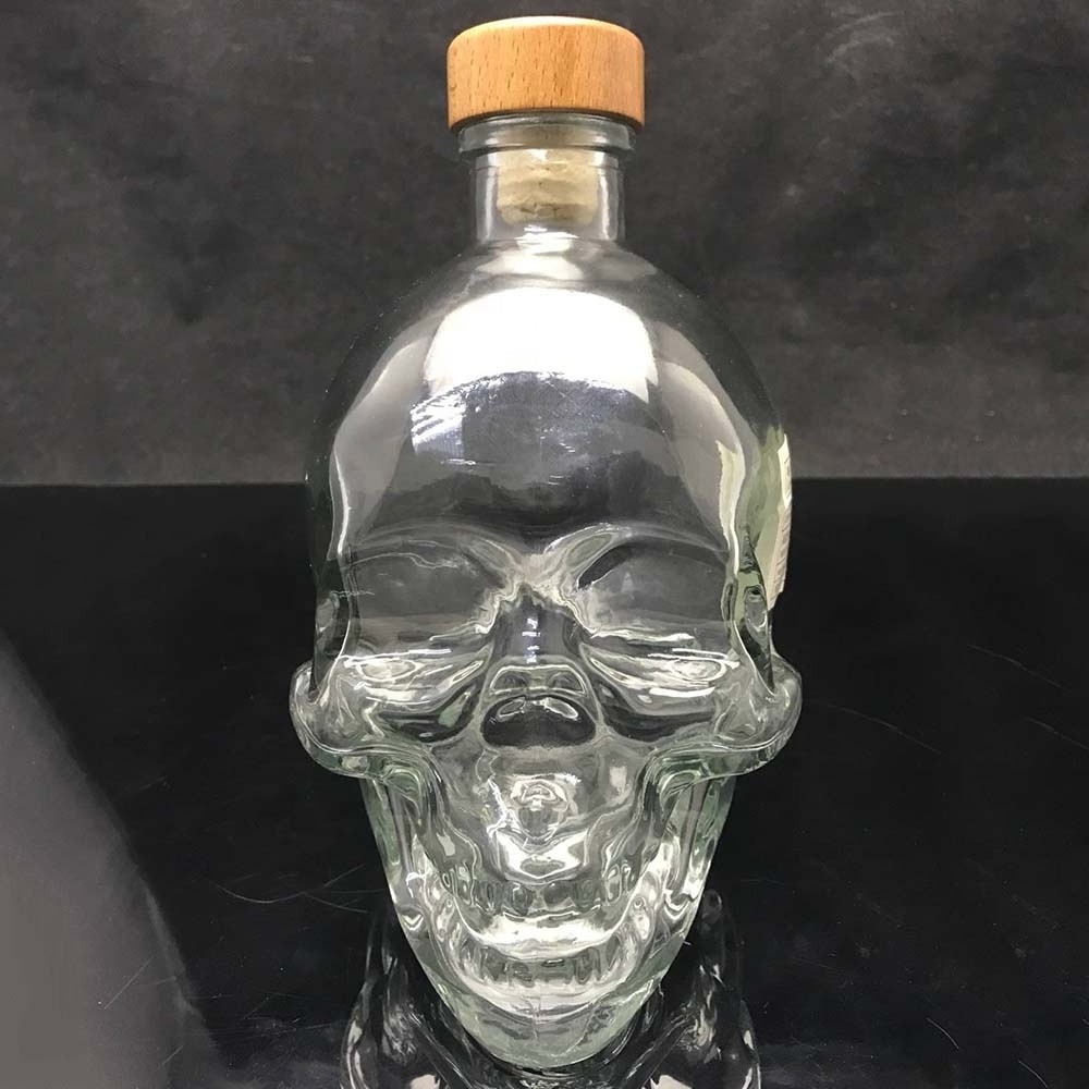 Factory custom design  750ml skull  glass bottle unique shape 750ml brandy vodka  liquor glass bottle with wooden cork