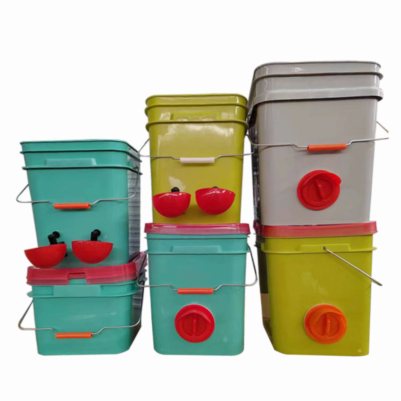 Recyclable Feeder Square Plastic Buckets packaging wholesale Storage Barrel with Handle and Lid