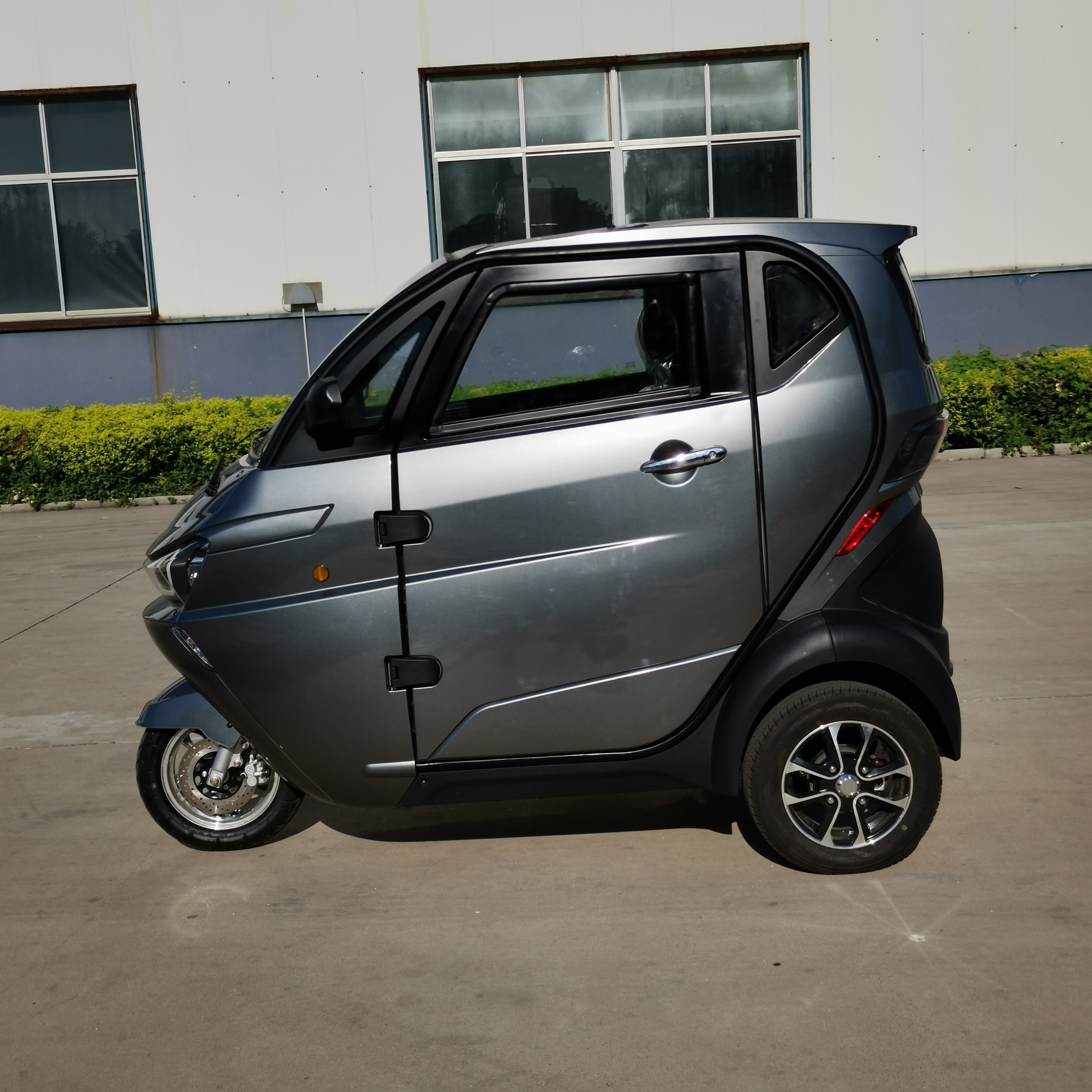 Factory price Chinese 3 wheel mini electric car for adult