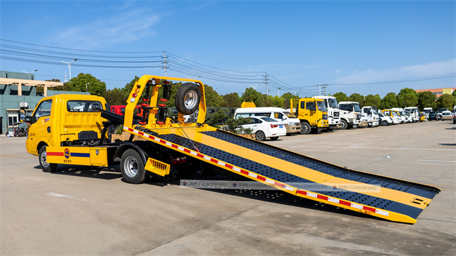 Dongfeng 3ton 4x2 left hand drive wrecker self loader tow trucks for sale