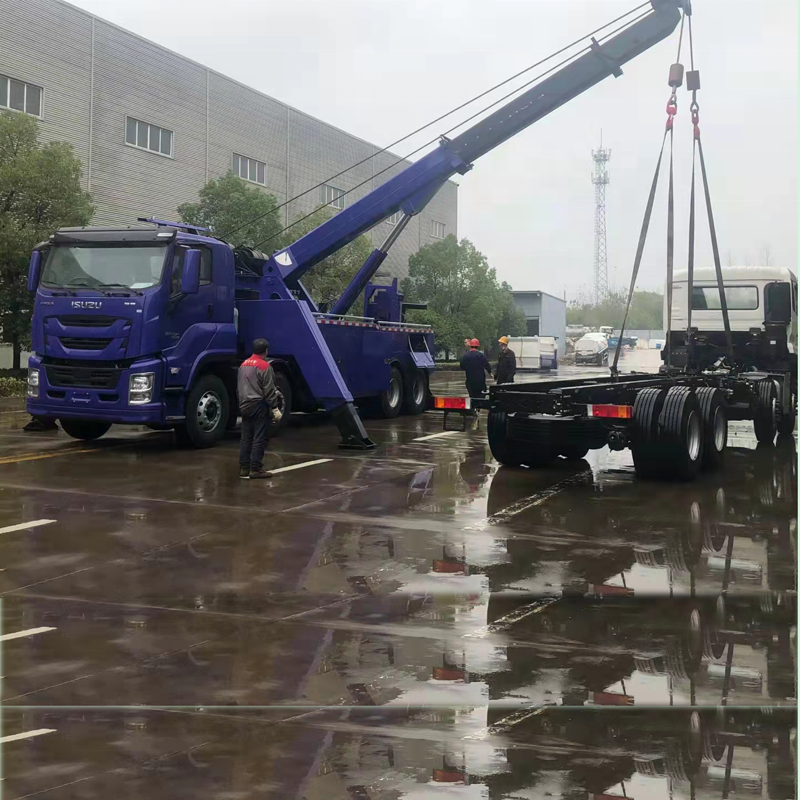 ISUZU  50-ton trailer-crane separation wrecker with rotary crane