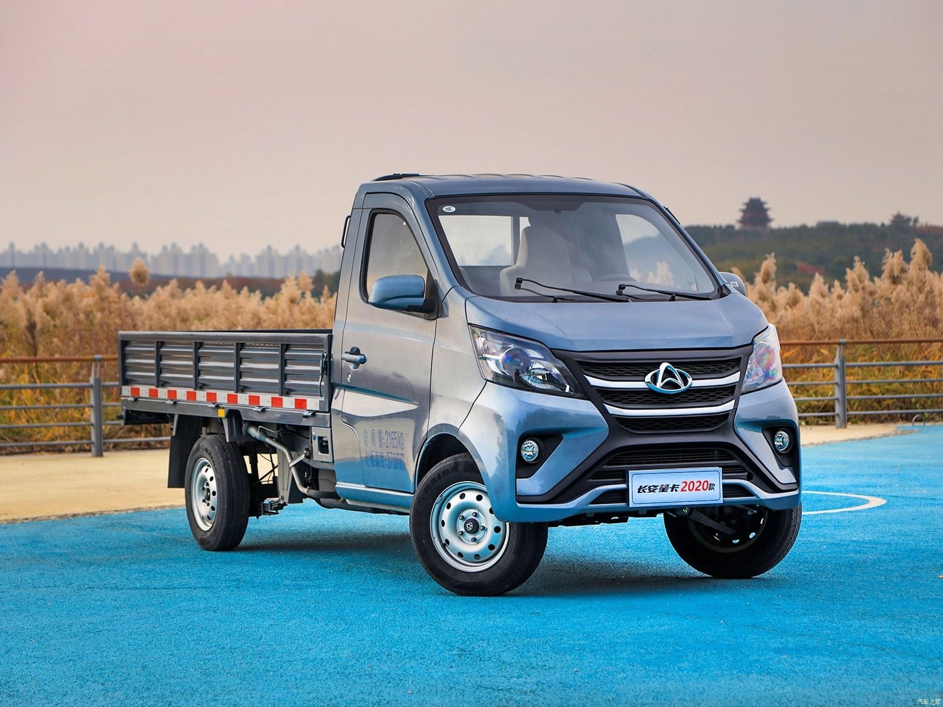 Changan mini cargo vehicle 1-2ton with single row cabin good price for sale