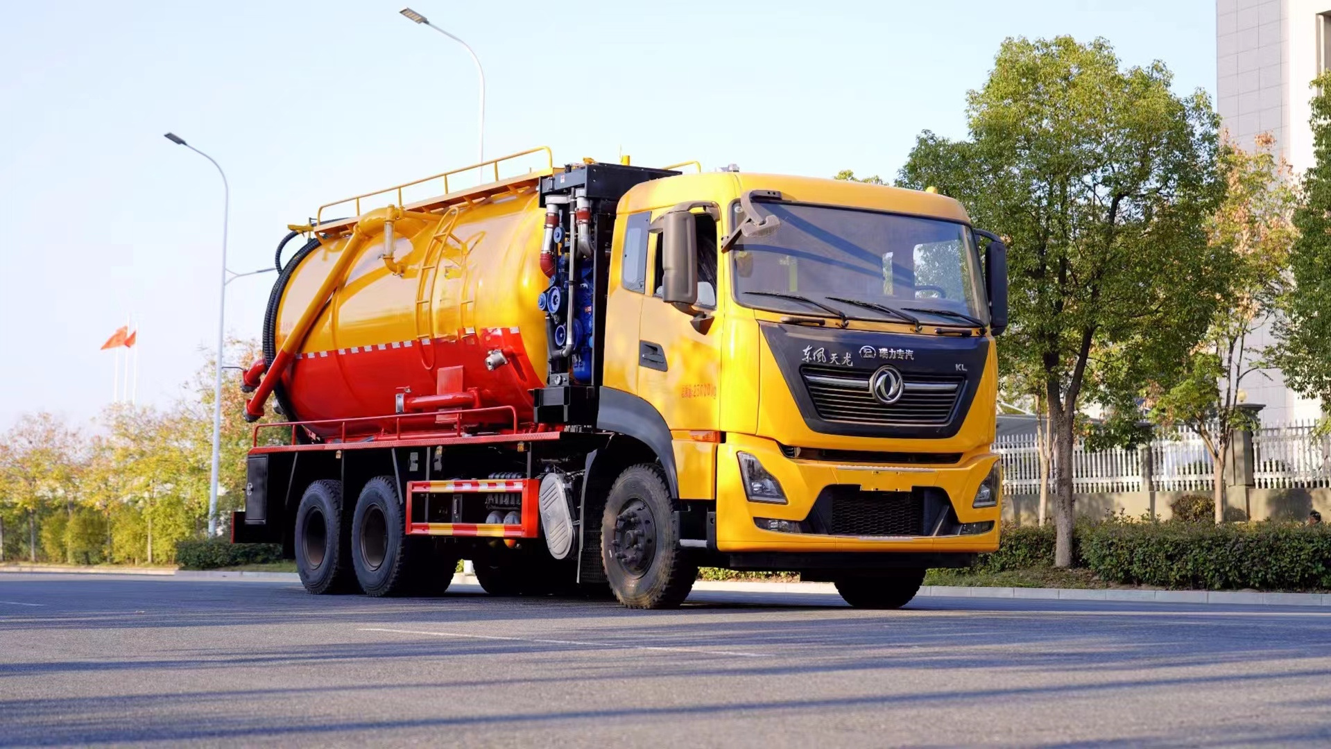 Hot sale 5000L 6cbm sewage washing car Street cleaning car Road sweeper Mobile sewage treatment dust collection car