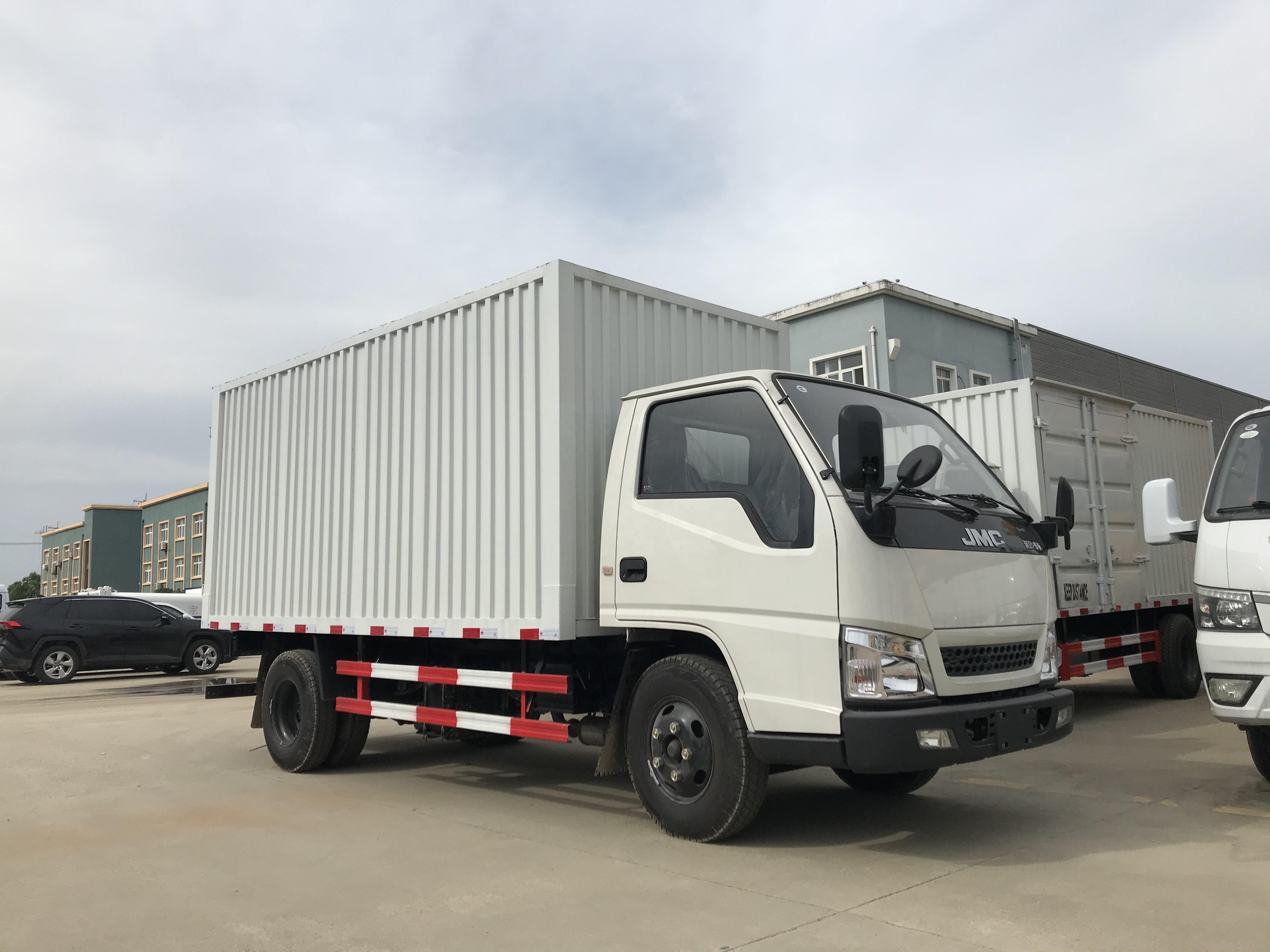 JMC 4x2 3.5 tons van cargo truck