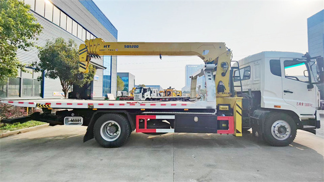 HOWO brand towing truck 10 tons flat bed wrecker tow truck equipment 8 tons straight boom crane