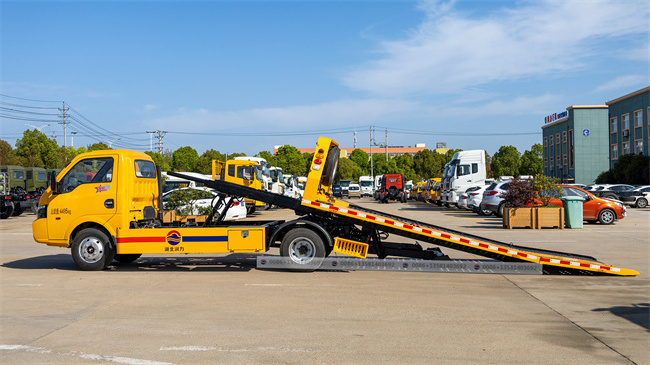 Dongfeng 3ton 4x2 left hand drive wrecker self loader tow trucks for sale