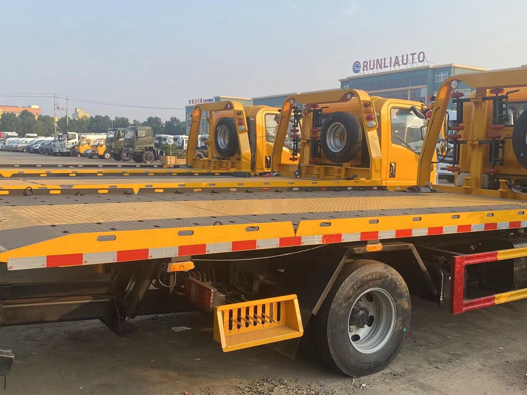 Hot-sale FUTON 4*2 130hp  flatbed truck