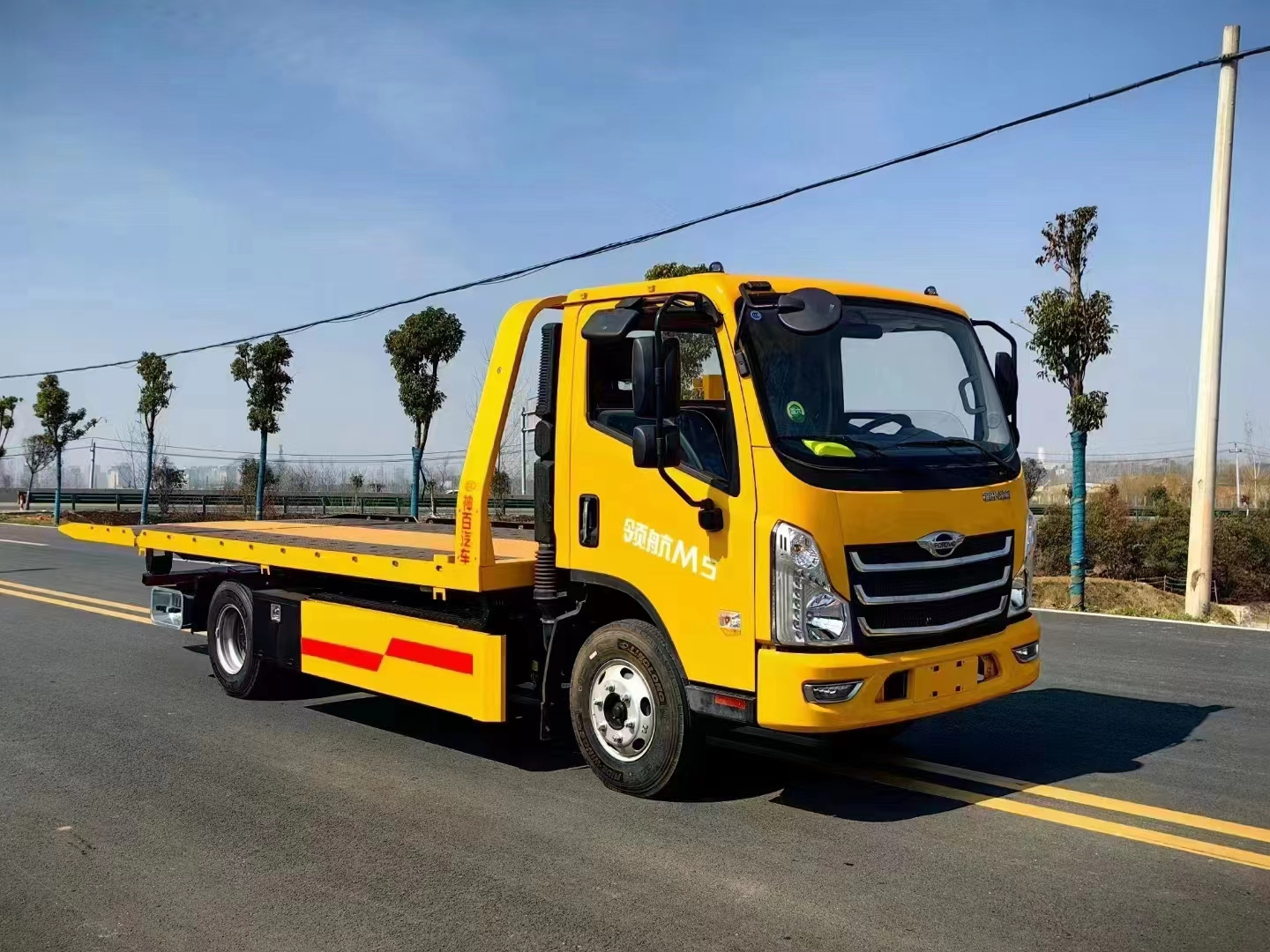 Hot selling 4x2 flatbed cleaning trailer diesel 10 ton trailer lathe for sale