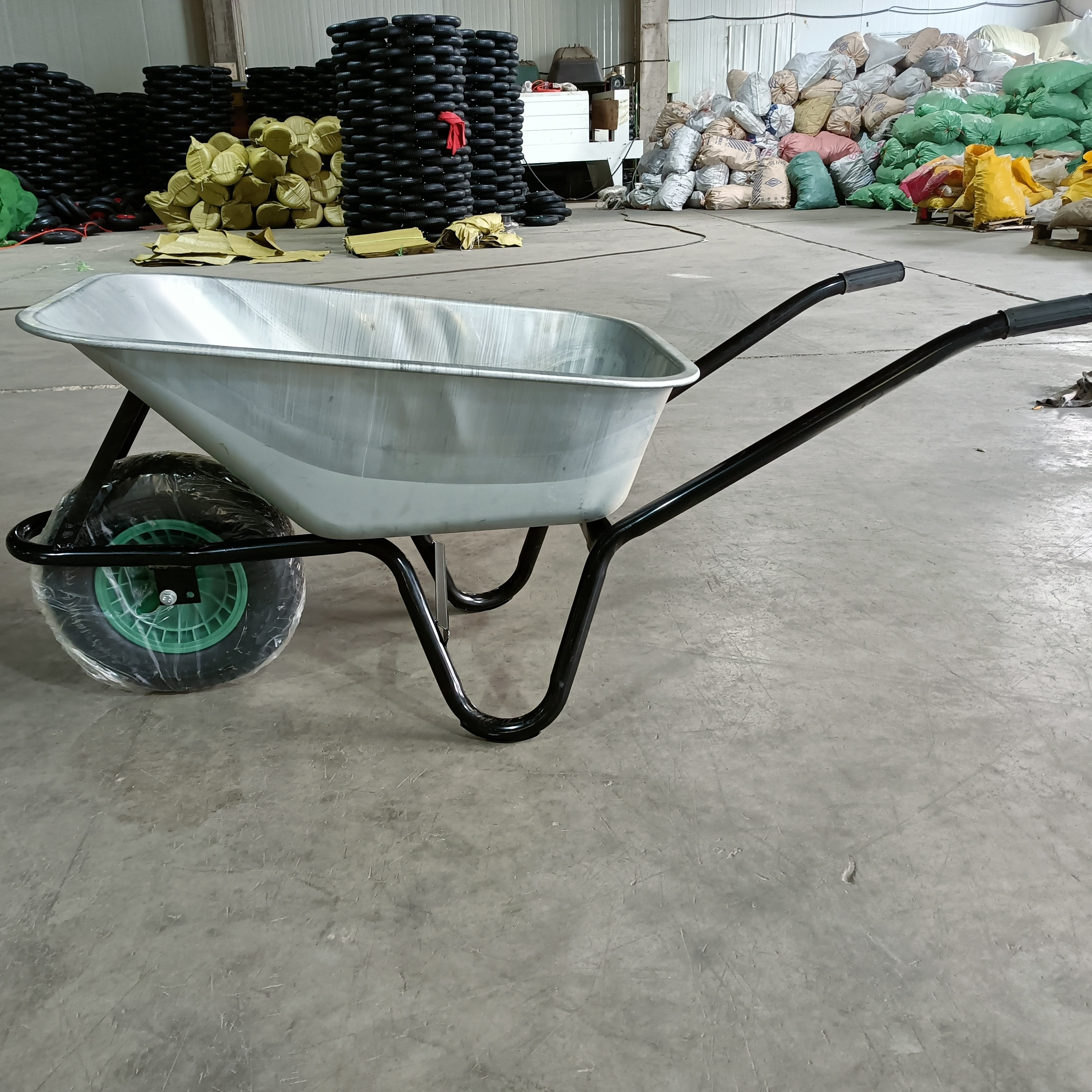 Heavy duty galvanized tray wheelbarrow