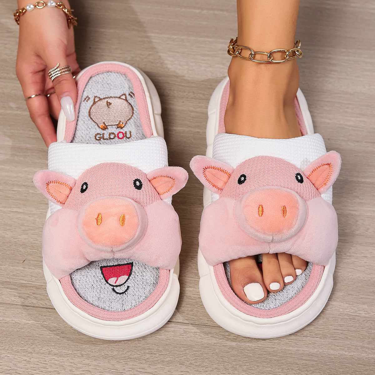 RuunJoy Linen Casual Slippers Women Home Cartoon Rabbit Squirrel Cute Shoes Girls Spring antiskid House Slippers Wholesale