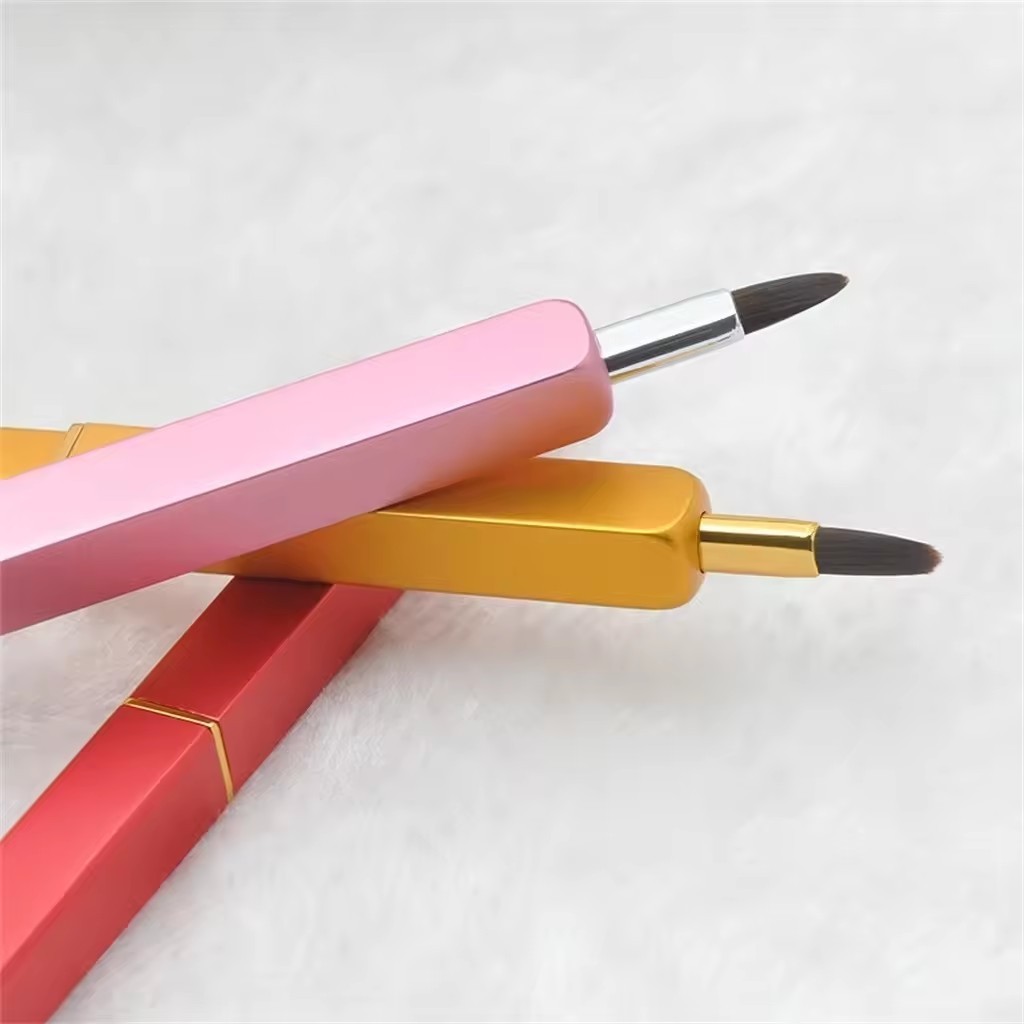 Factory Price Beauty Tool Portable Makeup Soft Tip Exfoliating Lip Brush Retractable Smoother Applicator Lipstick Brush