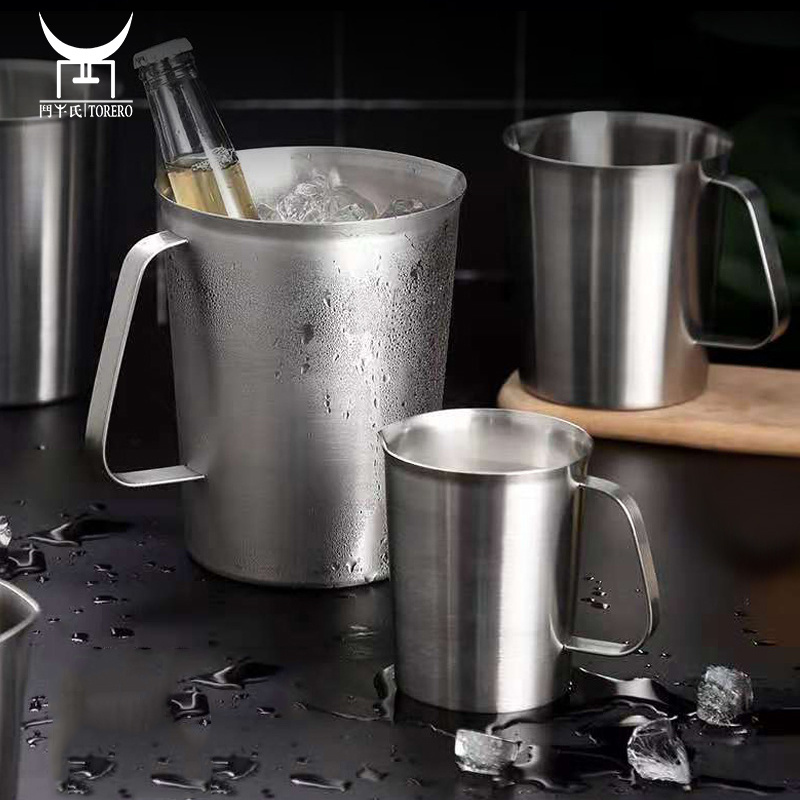 Thick 304 stainless steel measuring cup milk frothing pitcher with lid & handle with scale mark