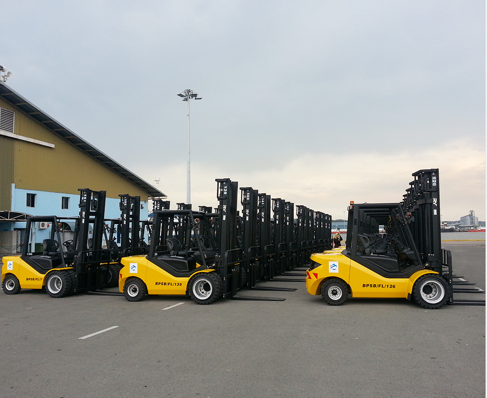 Royal Full Range3t 4t 5t 6t  Side Shifter Solid Tyre 4X4 Fork Lift Diesel Forklift Truck With Full Cabin Container Mast