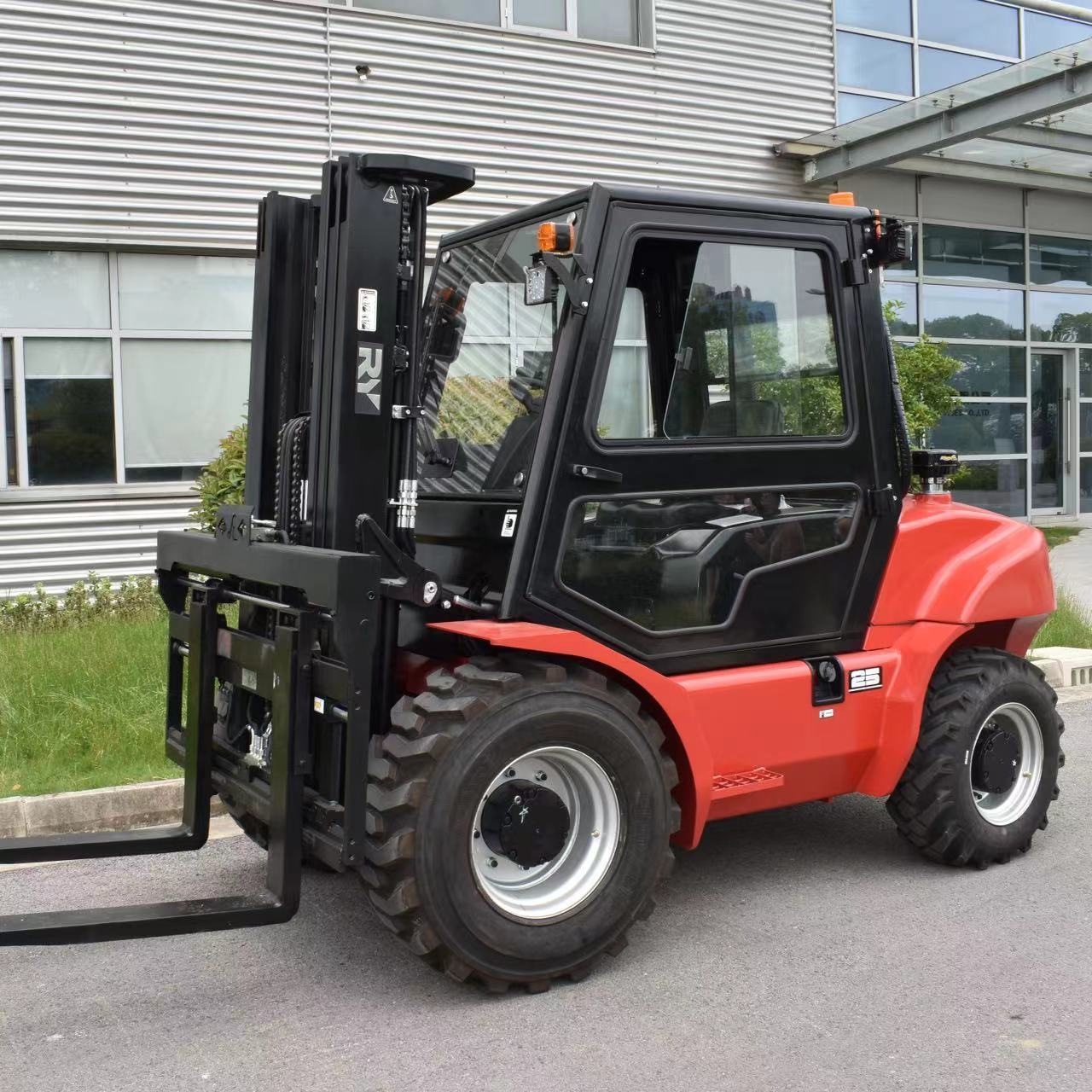 Royal Heavy duty 4X4 forklift Triplex mast Side Shifter 2.5ton 3.5 ton 5ton off road forklift