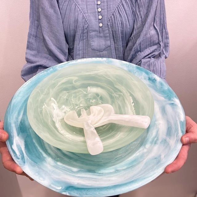 Handmade resin salad server set spiner salad tool with marble texture and aqua swirl pattern used in home hotel and restaurant