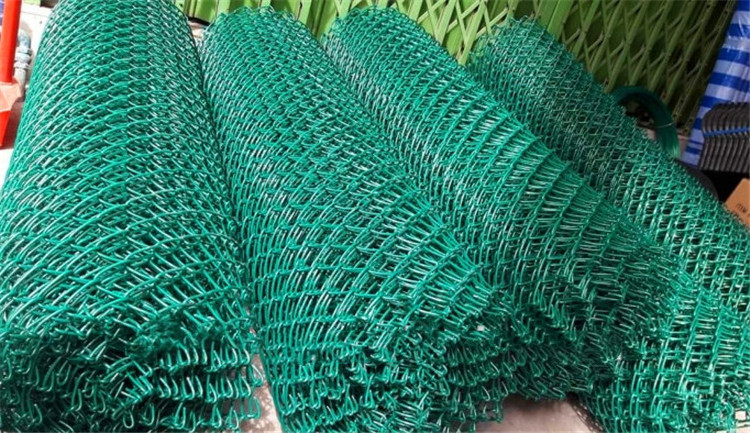 2024 High quality Garden Fencing Panel Outdoor PVC Black Vinyl Coated Cyclone  8 foot Wire Fence Chain Link Fence