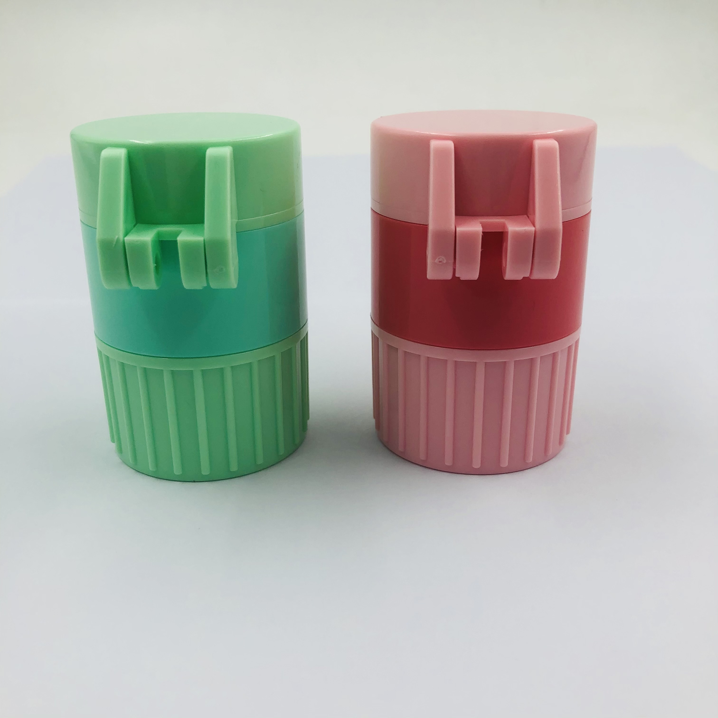 Pill Cutter,Pill Crusher Grinder Splitter,Portable Mini Pill Cutter for Small or Large Pills