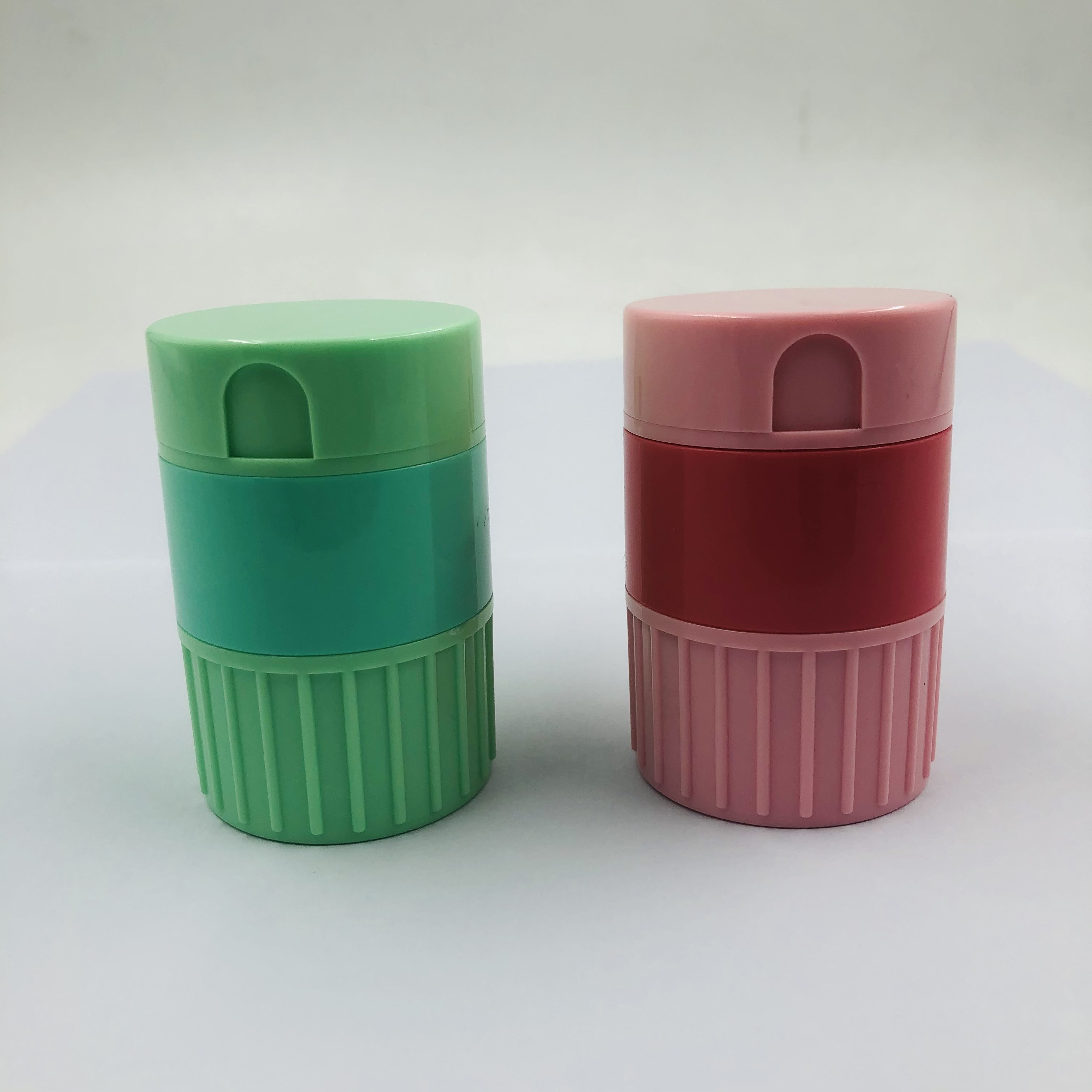 Pill Cutter,Pill Crusher Grinder Splitter,Portable Mini Pill Cutter for Small or Large Pills