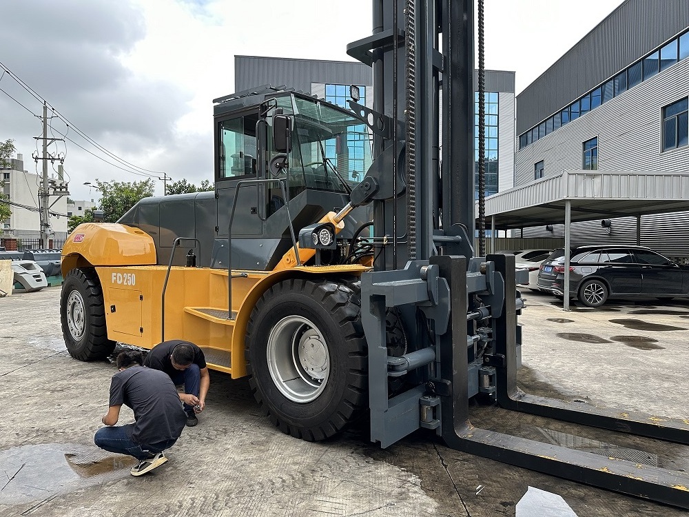 china forklift manufacturer 25 ton 30 ton 16 ton forklift 1370mm fork length forklift 15 ton