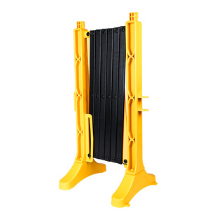 Wholesale Movable Plastic Retractable Fence Barrier Gate Expandable Traffic Barricade With Wheels