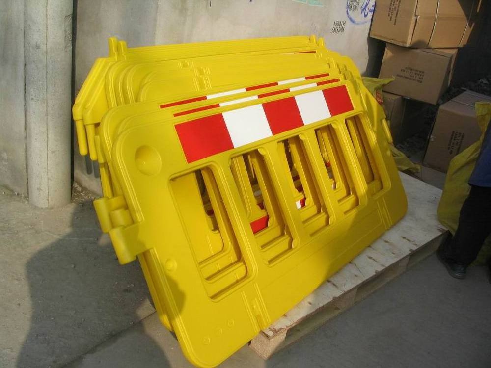 Safety Flexible Road Barrier Gates  traffic temporary pedestrian control fence plastic Traffic barrier