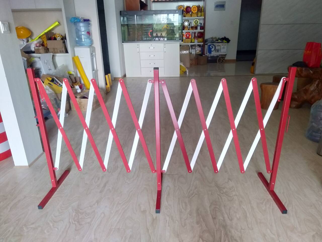 expandable length 500cm metal crowd control elevator retractable scissor fence accordion barrier