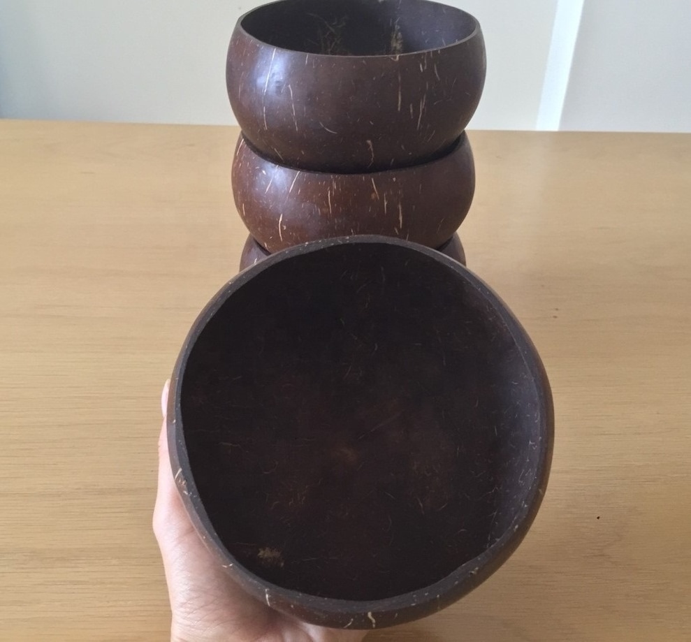 Real coconut shell bowl polished cheapest price with customized packaging from Vietnam/Coconut shell bowl for smoothie 2023