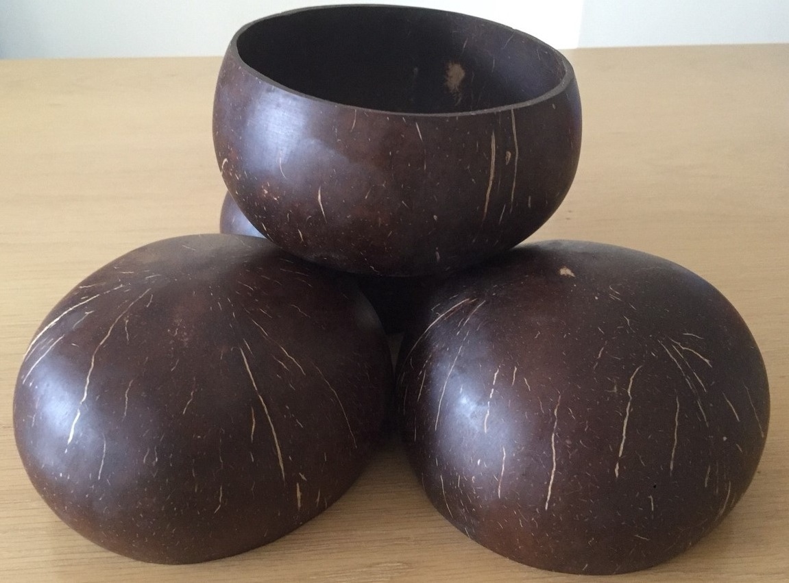 Real coconut shell bowl polished cheapest price with customized packaging from Vietnam/Coconut shell bowl for smoothie 2023