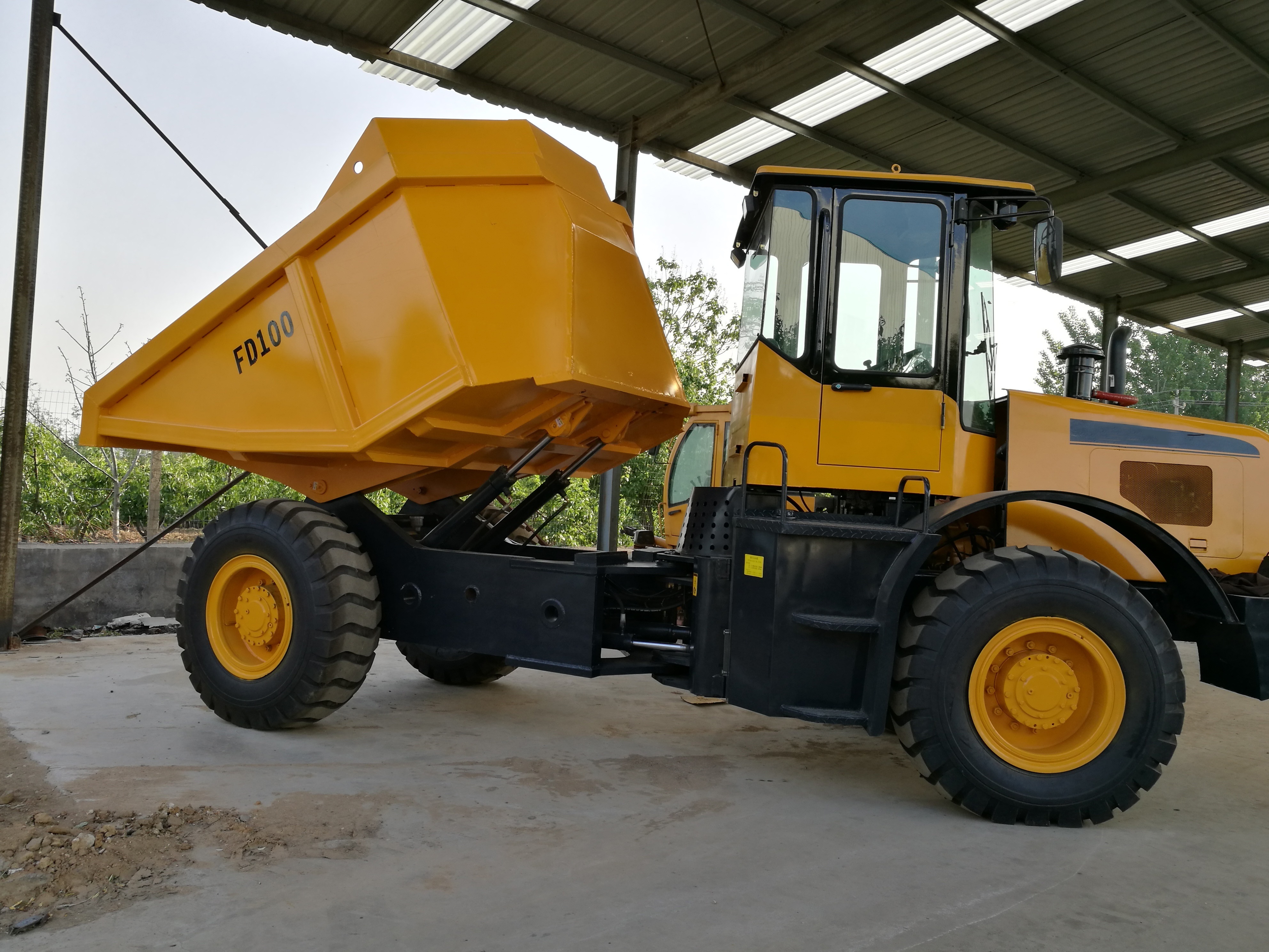 Articulated Frame with hydraulic power steering 4 wheel hydraulic-Air disc brake dumper truck