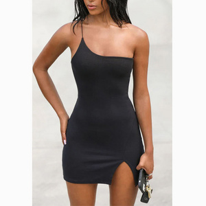 2024 New Arrival Summer Clue Party Wear Women Mini Dresses Fashion One Shoulder Solid Color Sexy Short Dress For Woman