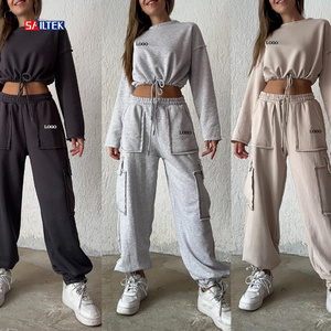 2024 Women clothing jogging suits custom 2 piece crop top sweatshirt and pants set cargo tracksuit crop sweatsuit sets women