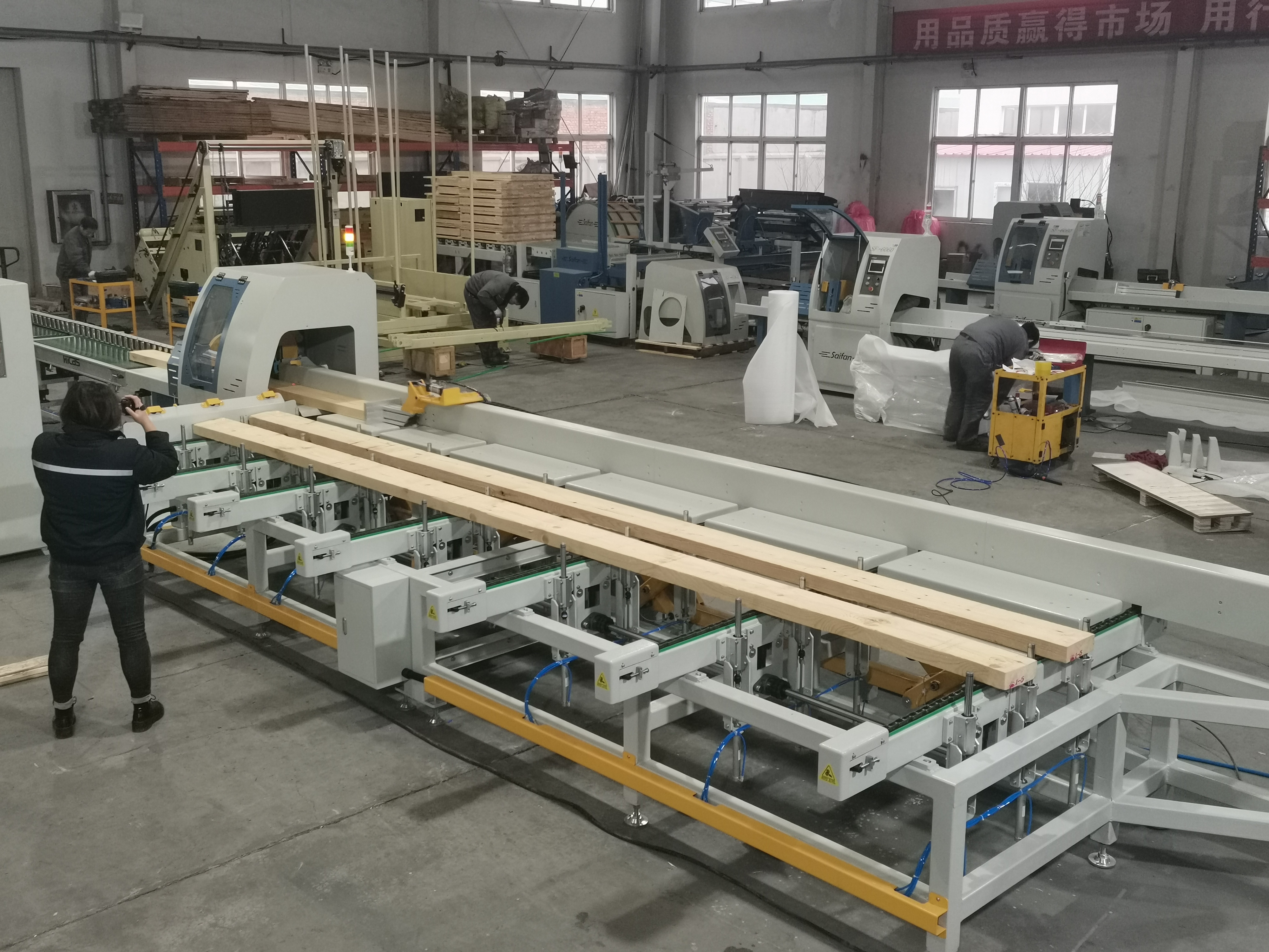 Heavy Duty SF6060 Wood Automatic Cutoff Saw Machine With Feeding System