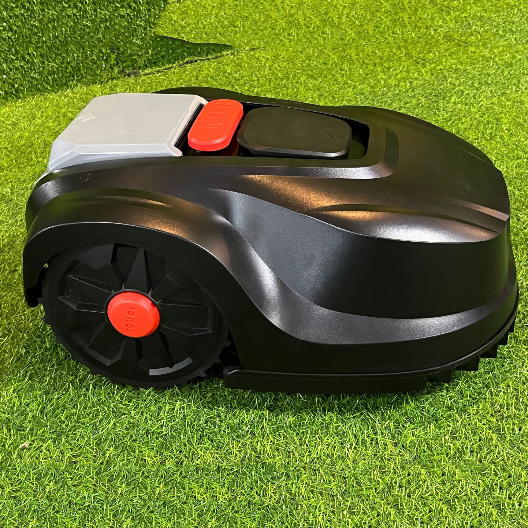 Factory Price remote control electric waterproof Auto Recharge Lawn Mower grass cutter with wheel