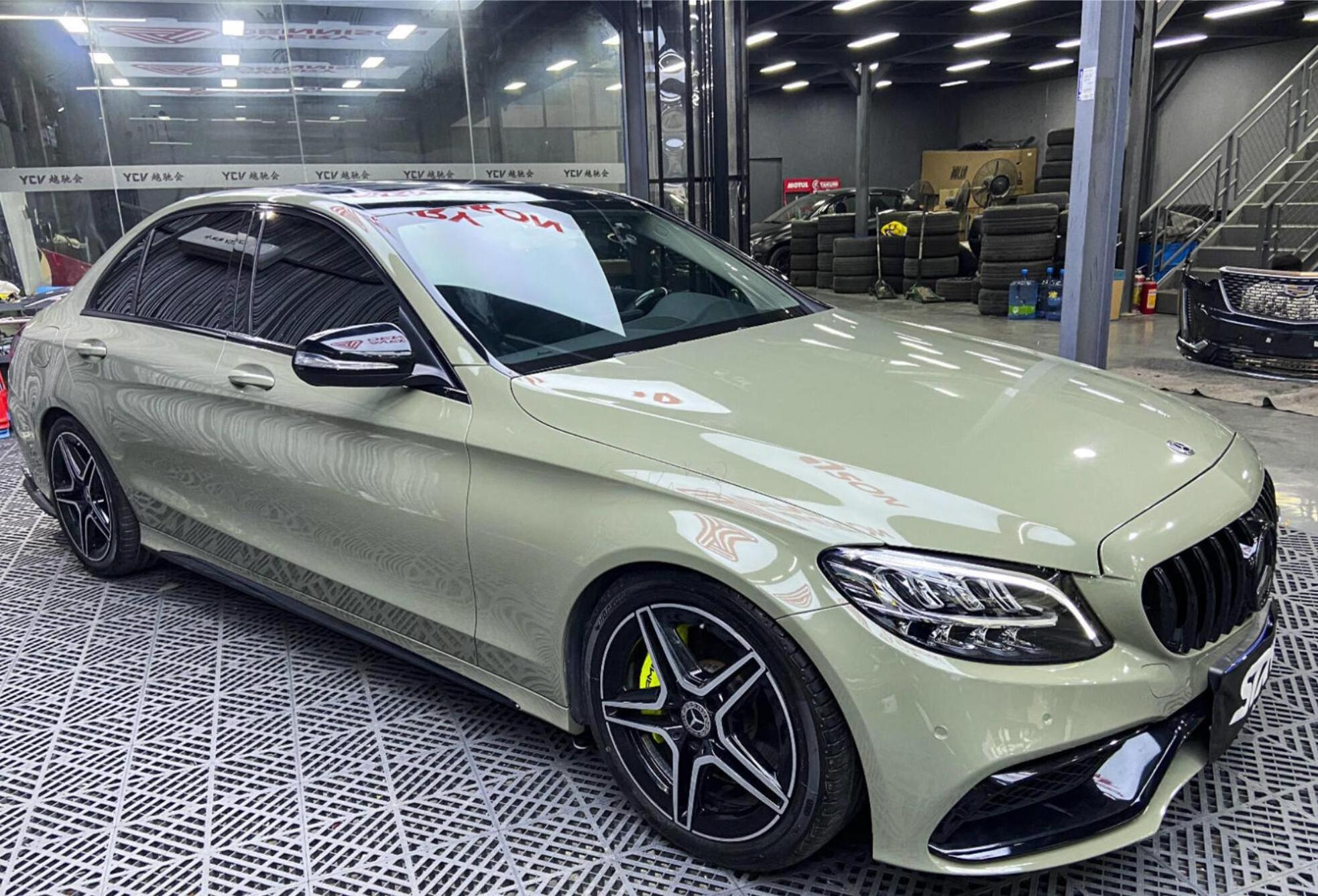 Super Glossy Khaki Green Gloss Vinyl Wrap Stickers Car Body Film Covering Initial Low Tack Glue 1.52*18m