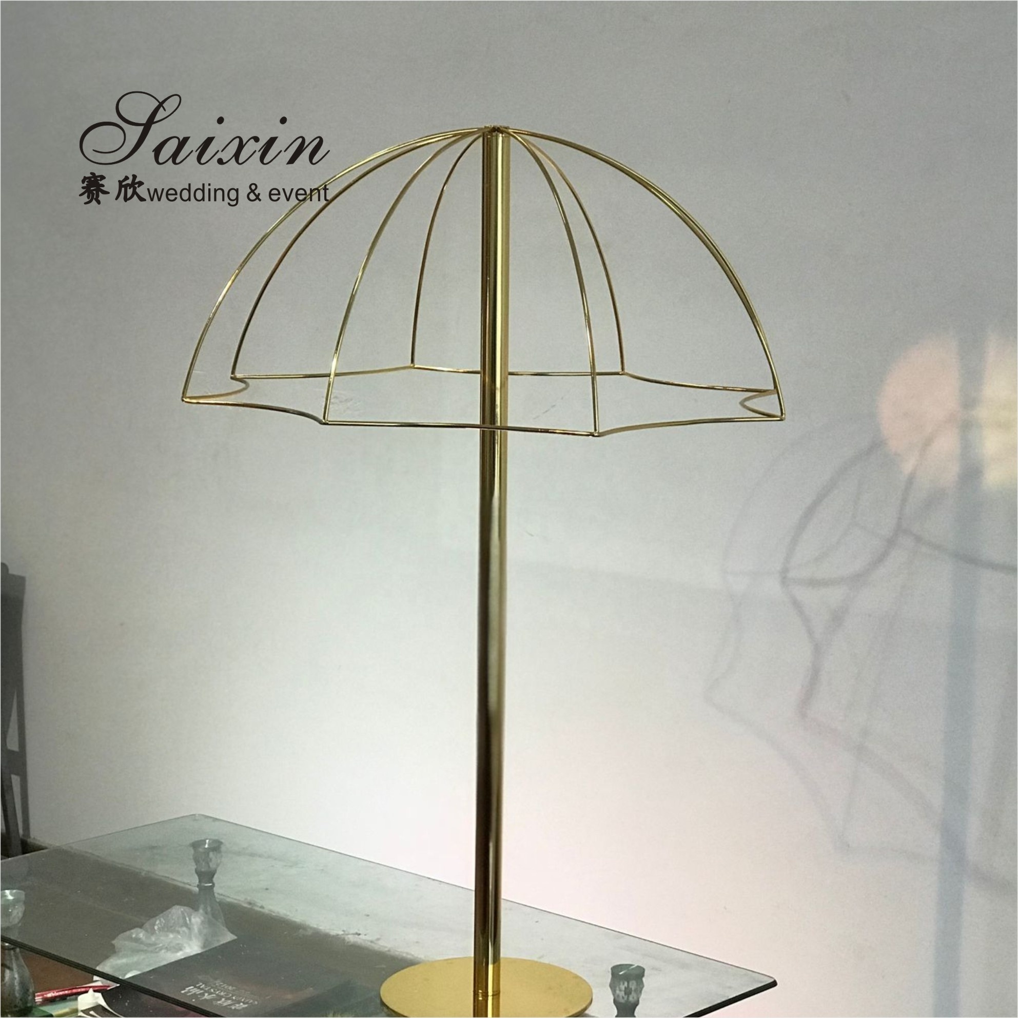 Factory wholesale wedding table centerpieces gold metal umbrella