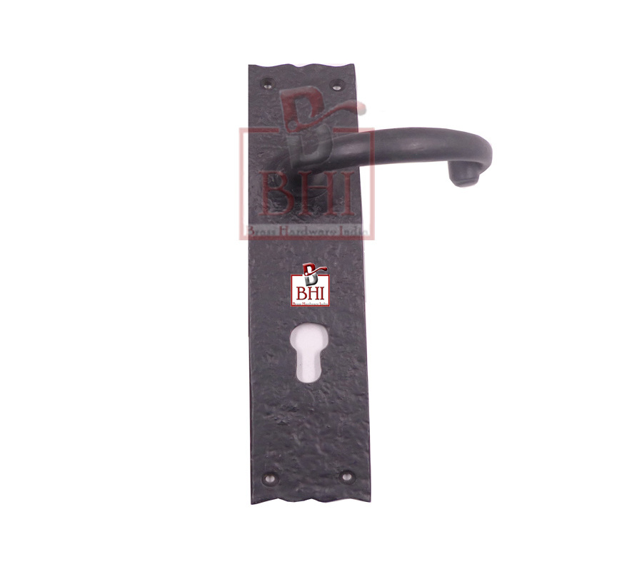 CAST IRON DOOR HANDLE ON PLATE