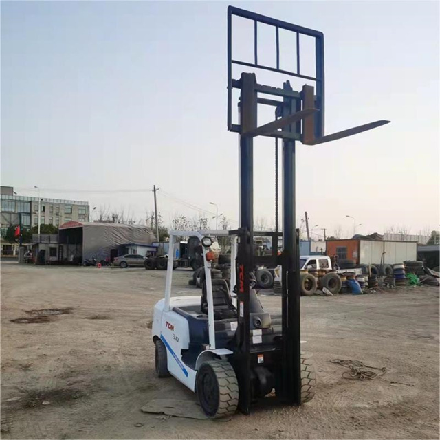 Hot saleTCM 3ton Used forklift Truck ,FD30T6  diesel second hand forklifts Orignal made japan