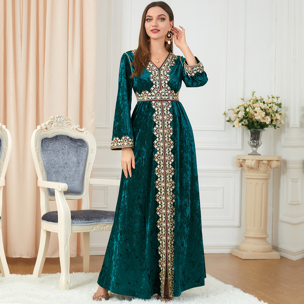 Hot Selling  Islamic Clothing Gown High Quality Embroidered Tunic Coat Dubai Abaya Women Muslim Dress Velvet Winter Abaya