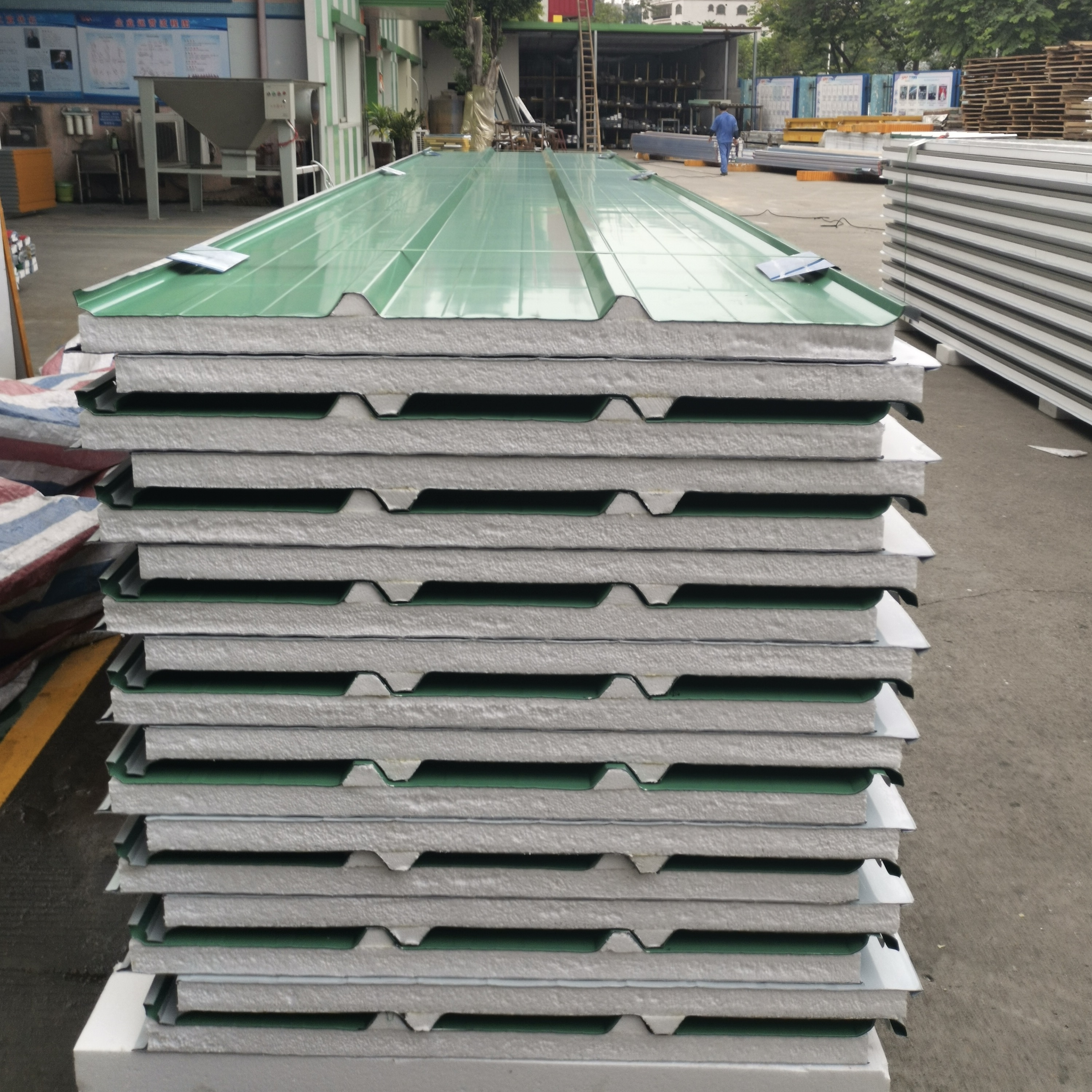 Roofing Panels Foam Roof Panel Factory Price Villa Insulated Eps Steel Metal Color Steel CE Modern Prefab Villa House Prepainted