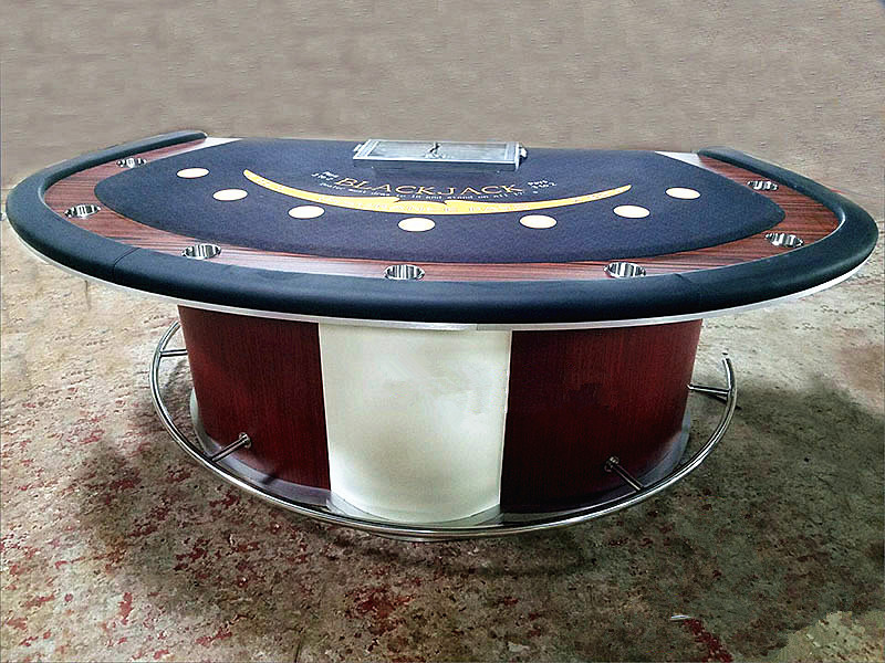 Luxurious Casino Poker Table with USB Blackjack Customized Gambling Table Top Luxurious Poker Table