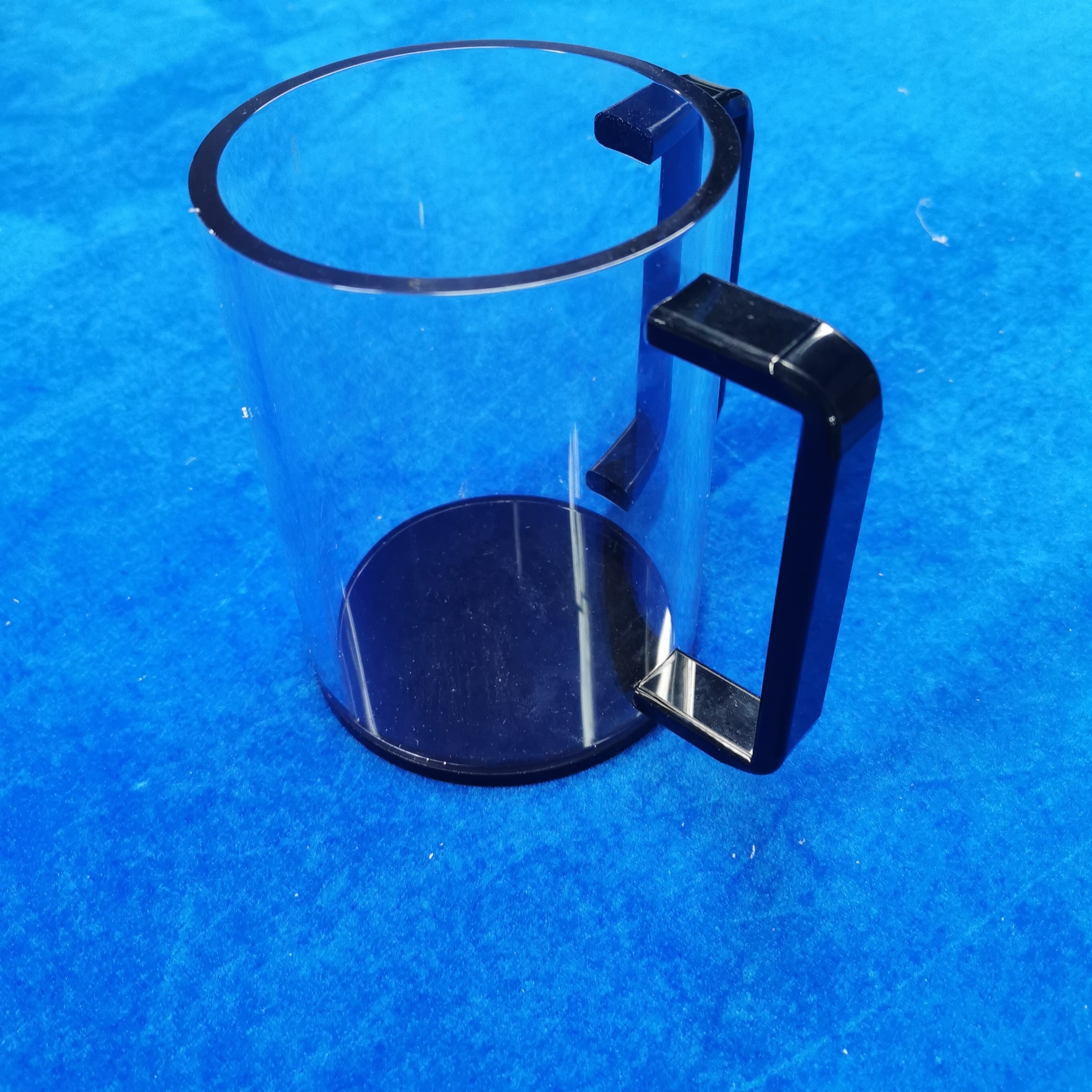 Lucite Round Washing Cup with Double Black Holder for Celebrating