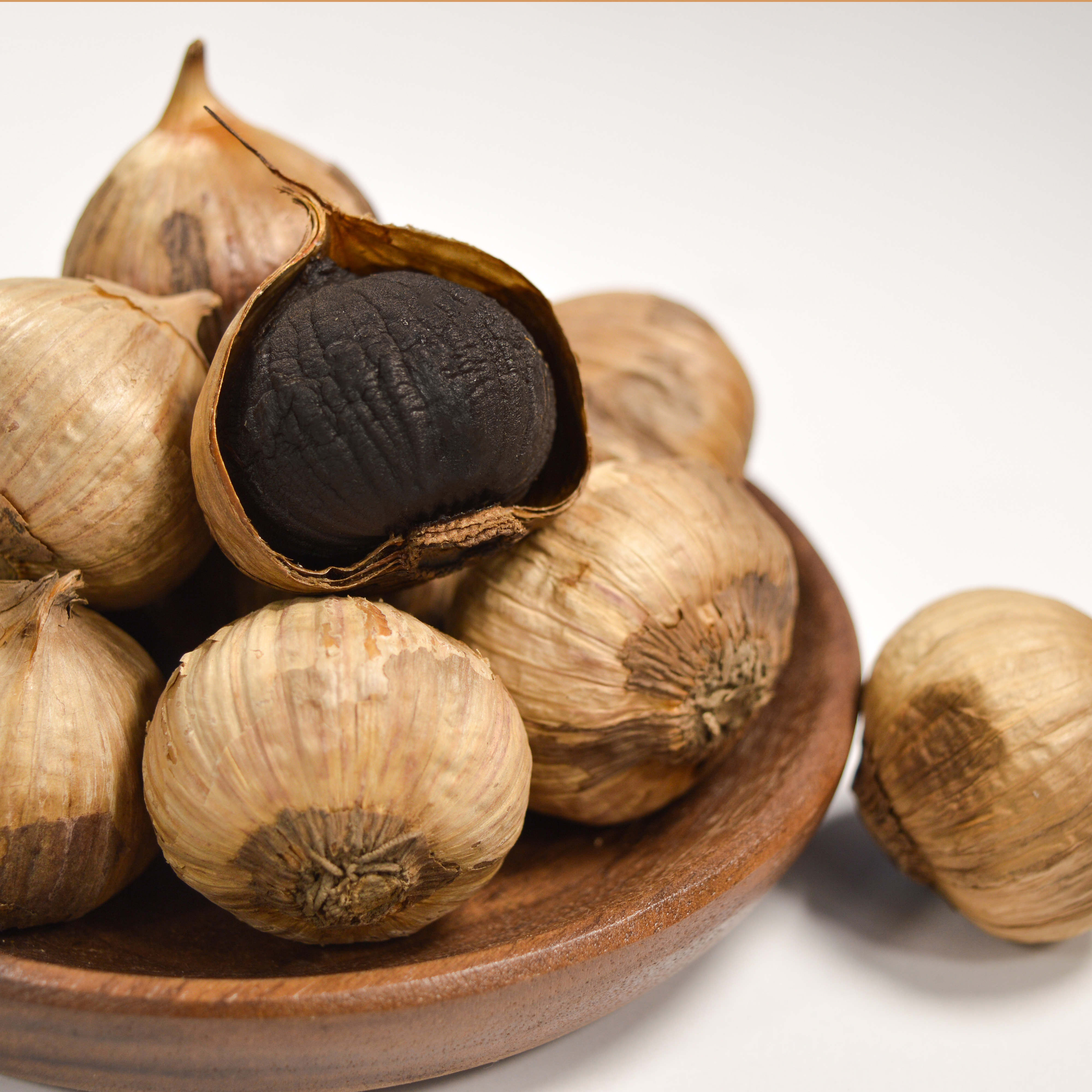 Buy dehydrated fresh single garlic China wholesale  solo black garlic easy peeled cloves chinese black garlic price