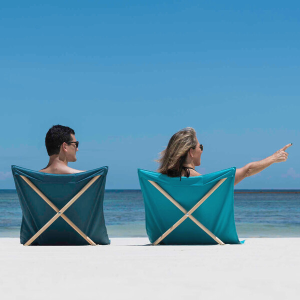 Customized Summer Portable Lightweight Foldable Send Free Beach Mat Lounger With Backrest Folding Canvas Wooden Beach Chairs/