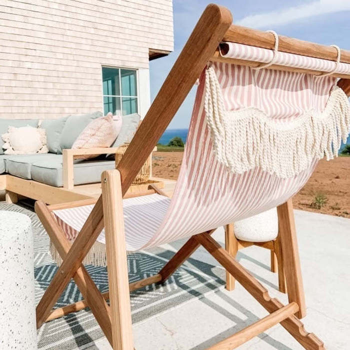 Wholesale Premium Vintage Pink Stripe Outdoor Patio Lounge Foldable Wooden Frame Canvas Fabric Cotton Fringe Beach Sling Chair