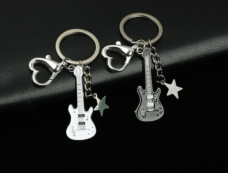 Wholesale Bag Charms Cute Enamel Mini Metal Guitar Keychain Custom Logo Musical Instrument Keychain Festival Gift