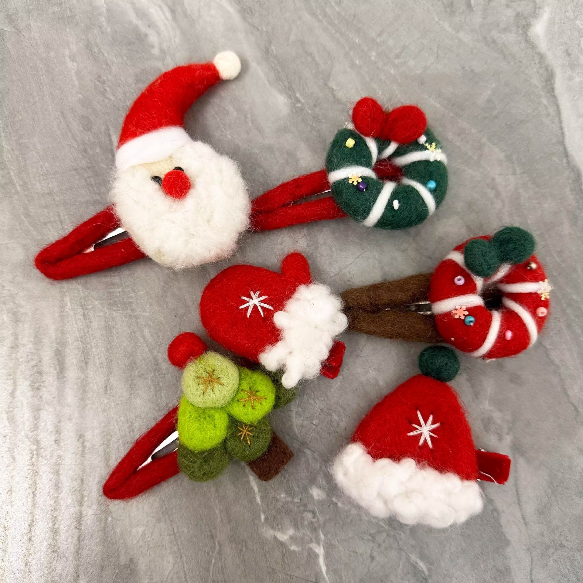 Christmas Cartoon Felt Hair Clips Cute Santa Xmas Tree Wreath Hat Gloves Design Clips for Girl New Year Gift