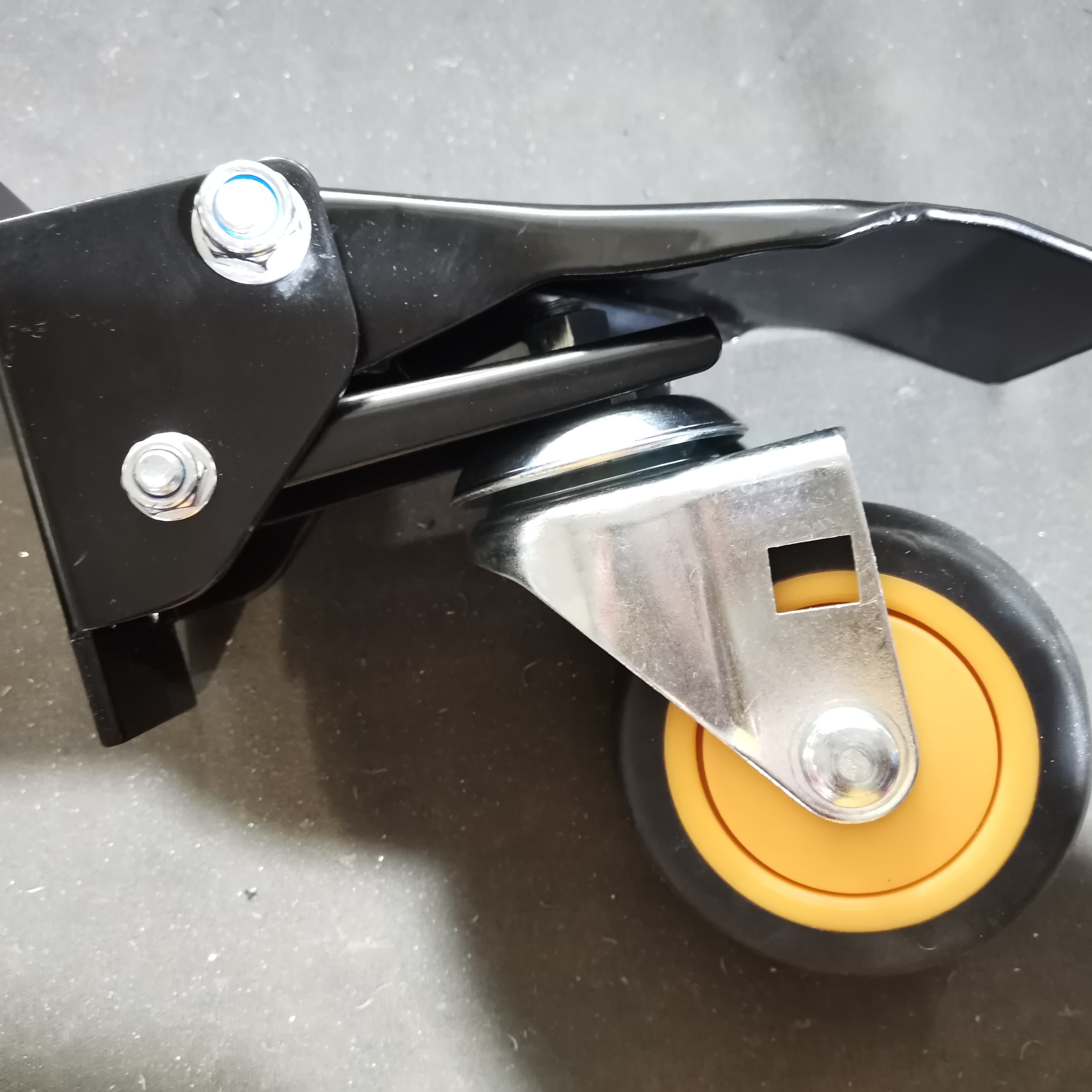 retracting casters,caster wheels,wheels for workbench