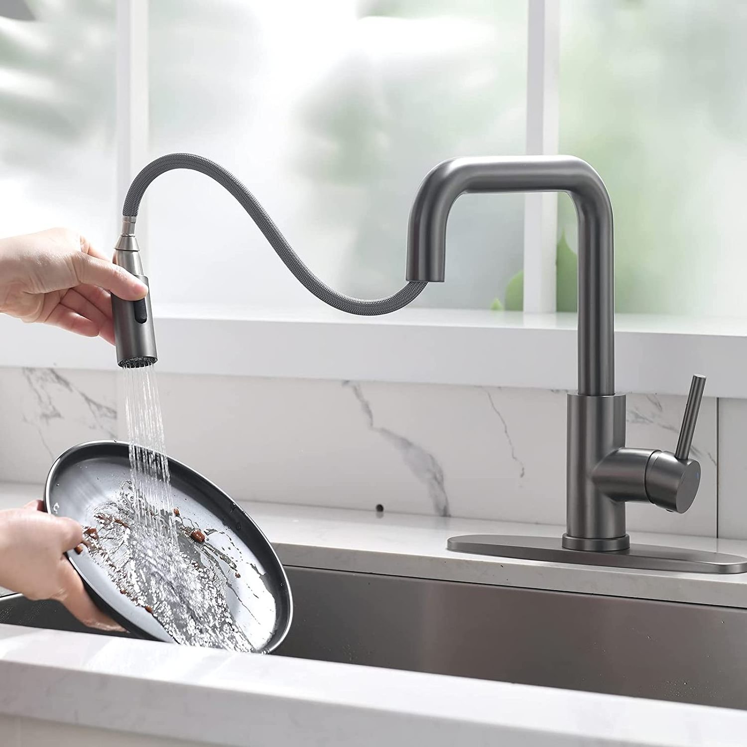 Gun Grey Kitchen Faucet Single Handle Stainless Steel Kitchen Sink Faucet with Pull Out Sprayer Gunmetal Finish